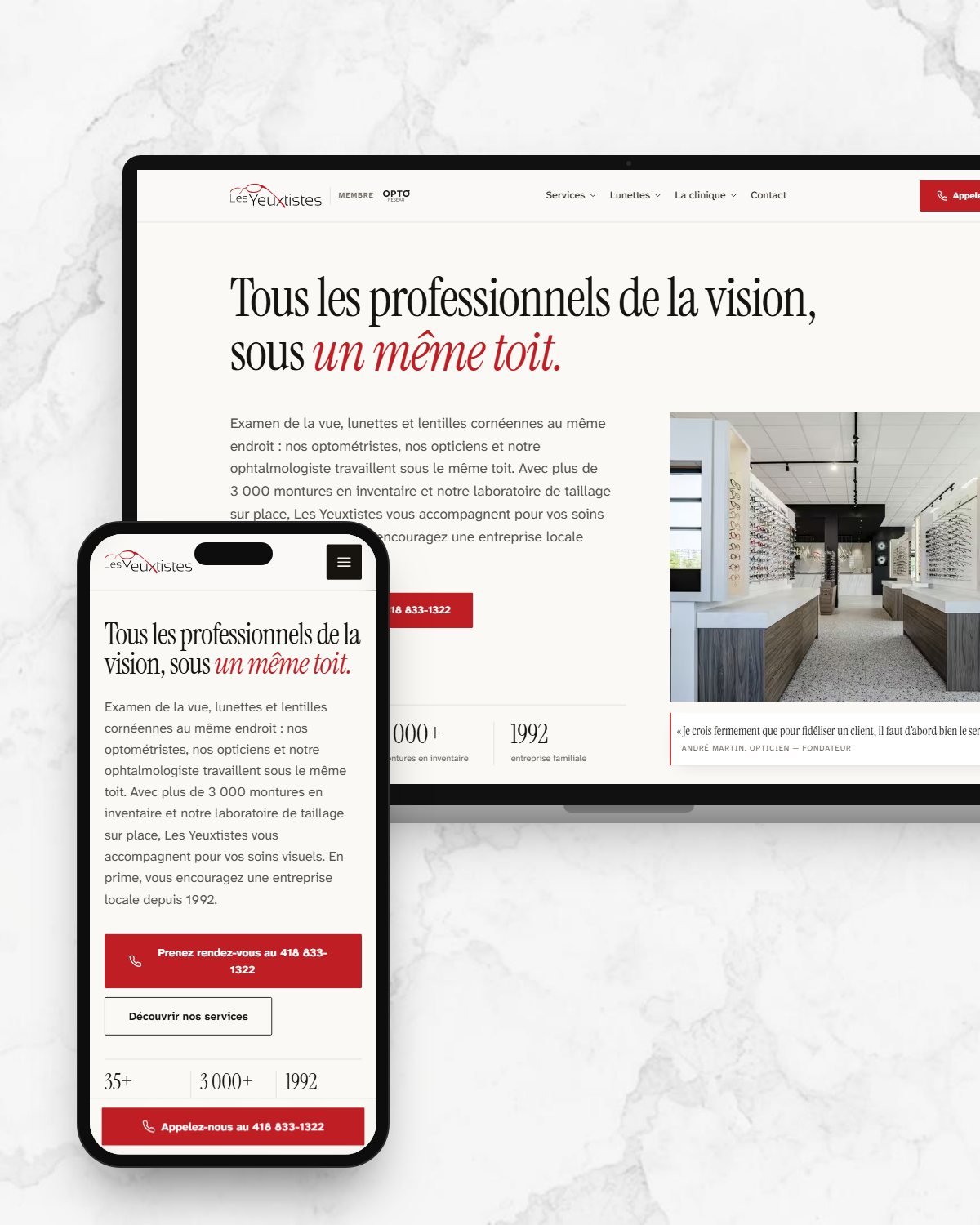 L’accueil du site des Yeuxtistes sur un téléphone, devant le même site sur un ordinateur portable, sur un fond de marbre